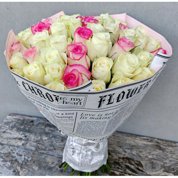 Bouquet white and pink roses.