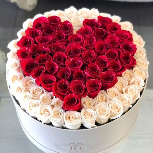 Bouquet 101 roses in a box
