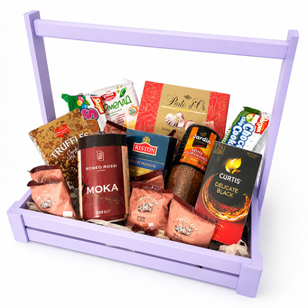 Gift set of tea, coffee and sweets.